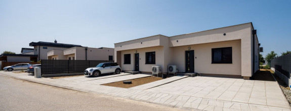 NOVOSTAVBA 3 IZBOVÝ DOM - Rybárska ul., IBV Pri jazere, pozemok 323 m2