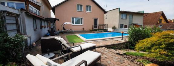 DOM Rozhanovce – 190 m2 už. plocha, bazén, garáž, všetky IS, pozemok 540 m2