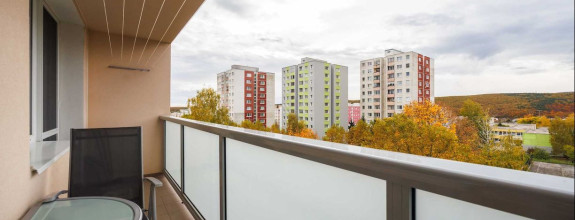 3 IZB. BYT PRAŽSKÝ TYP, 69 M2 + 6M LOOGGIA, ZOMBOVÁ UL., KVP, 5/8 POSCH.