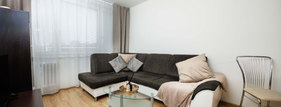 NOVINKA: 1,5 izb. byt po rekonštrukcii, Branisková ul., zariadený, 6./7.p., Košice - Staré mesto