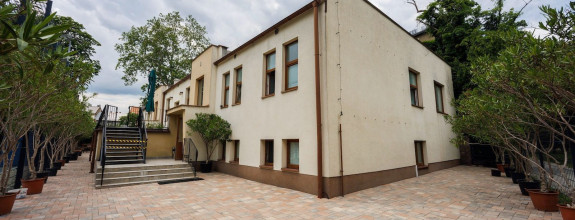 UBYTOVŇA V MESTSKOM PARKU KOŠICE, pozemok, parkovisko