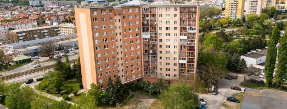 PRENÁJOM: 2-izb. PRI CENTRE | Južná trieda 22 | zariadený | Loggia | rekonštruovaný