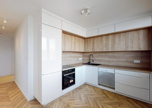NOVÁ REKONŠTRUKCIA.: 3 izb.. byt, ul. Užhorodská , KE – Juh, 66m2 + loggia 7p. z 8