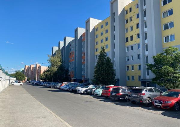3 izbový byt 79 m2 + loggia, sídlisko KVP, Huskova ul., 2. posch.