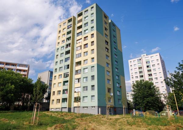 NOVÁ CENA: 3 IZB. BYT, Wurmová 4, KVP, 2.p., loggia, komora, šatník v byte