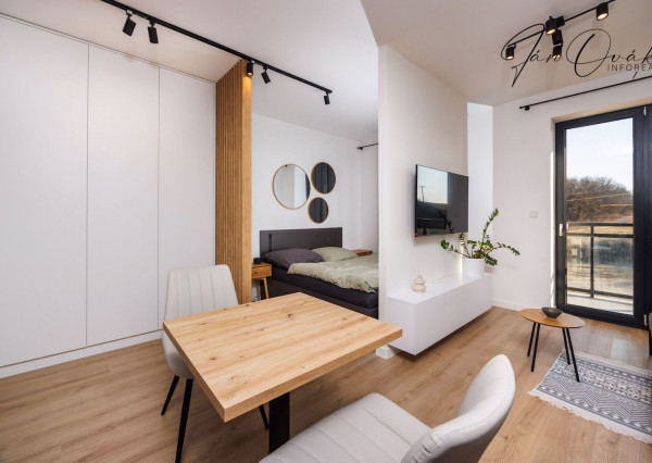 REZERVOVANÉ: 1,5 izb. byt, loggia + park. státie, v štandarde, PANORAMA
