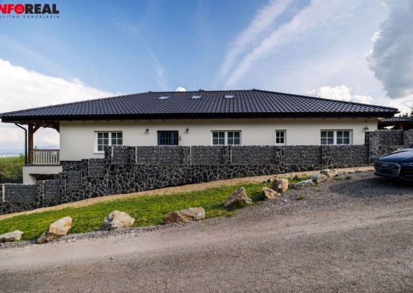 DOM BAŠKA, 350 M2 ÚŽ. PLOCHA, 882 M2 POZEMOK, VŠETKY IS