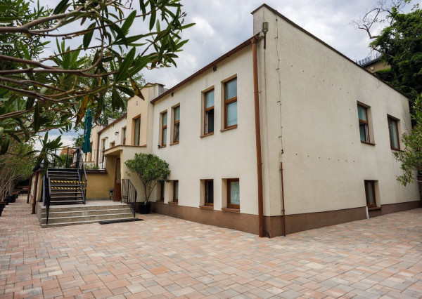 UBYTOVŇA V MESTSKOM PARKU KOŠICE, pozemok, parkovisko, kaviareň