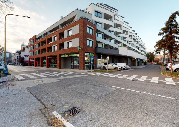 Rezidencia pri Radnici: 1+KK byt s loggiou štýlové bývanie 100m od Hlavnej