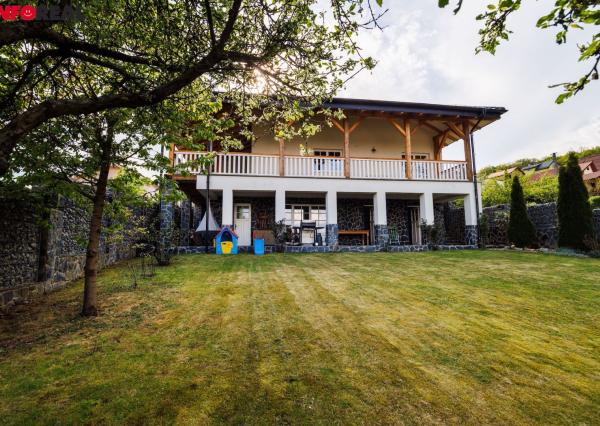 DOM BAŠKA, 350 M2 ÚŽ. PLOCHA, 882 M2 POZEMOK, VŠETKY IS