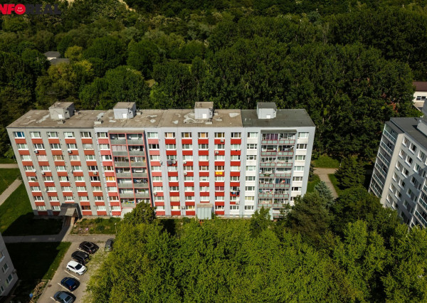 TOP: 2-izb. byt Nad jazerom, 51 m²: čiastočná rekonštrukcia, tichá lokalita a možnosť okamžitého prenájmu!