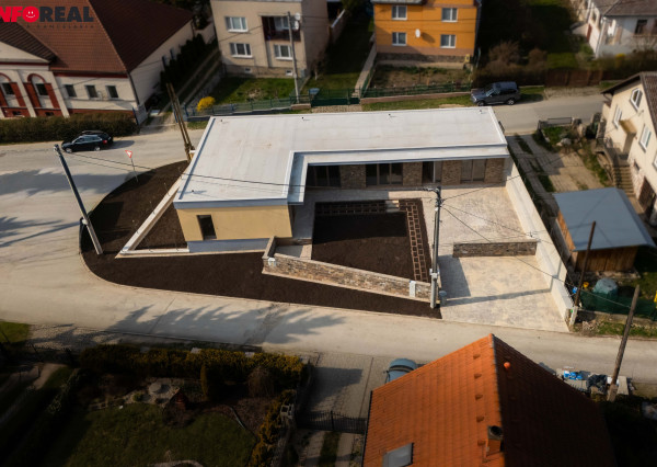 Rozhanovce | Novostavba: 5-izbový BUNGALOV, 3 kúpelne, TERASA, v nadštandarde s kuchyňou aj klímou 
