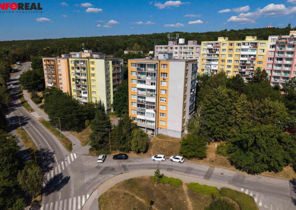 2 izbový byt 58 m2 + loggia, Krosnianska ul., 2. posch.