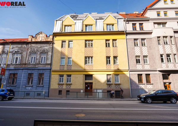 Meštiansky tehlový byt | 84 m2 (veľkosť 3 i.)| Palackého | 2. p. | čiastočná. rek | vlastné kúrenie | Košice - Staré mesto